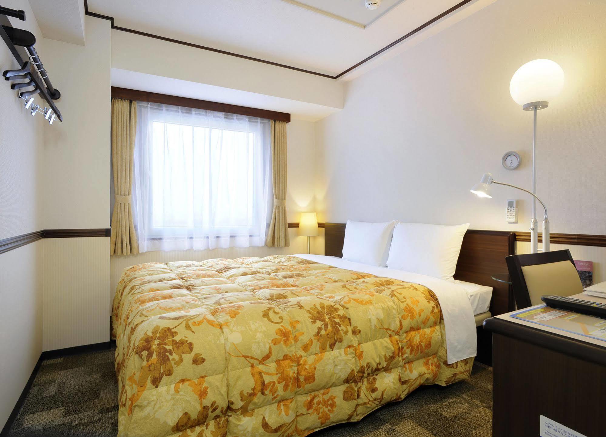 Toyoko Inn Hokkaido Sapporo-Eki Minami-Guchi מראה חיצוני תמונה