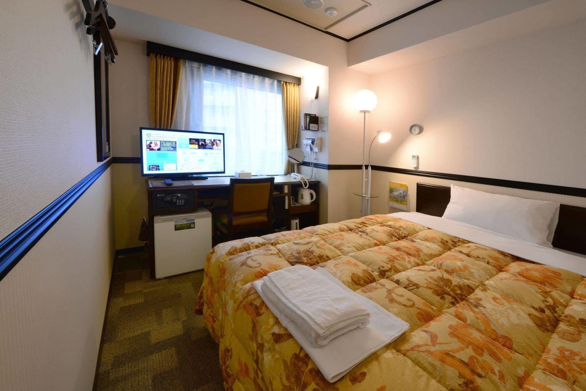 Toyoko Inn Hokkaido Sapporo-Eki Minami-Guchi מראה חיצוני תמונה
