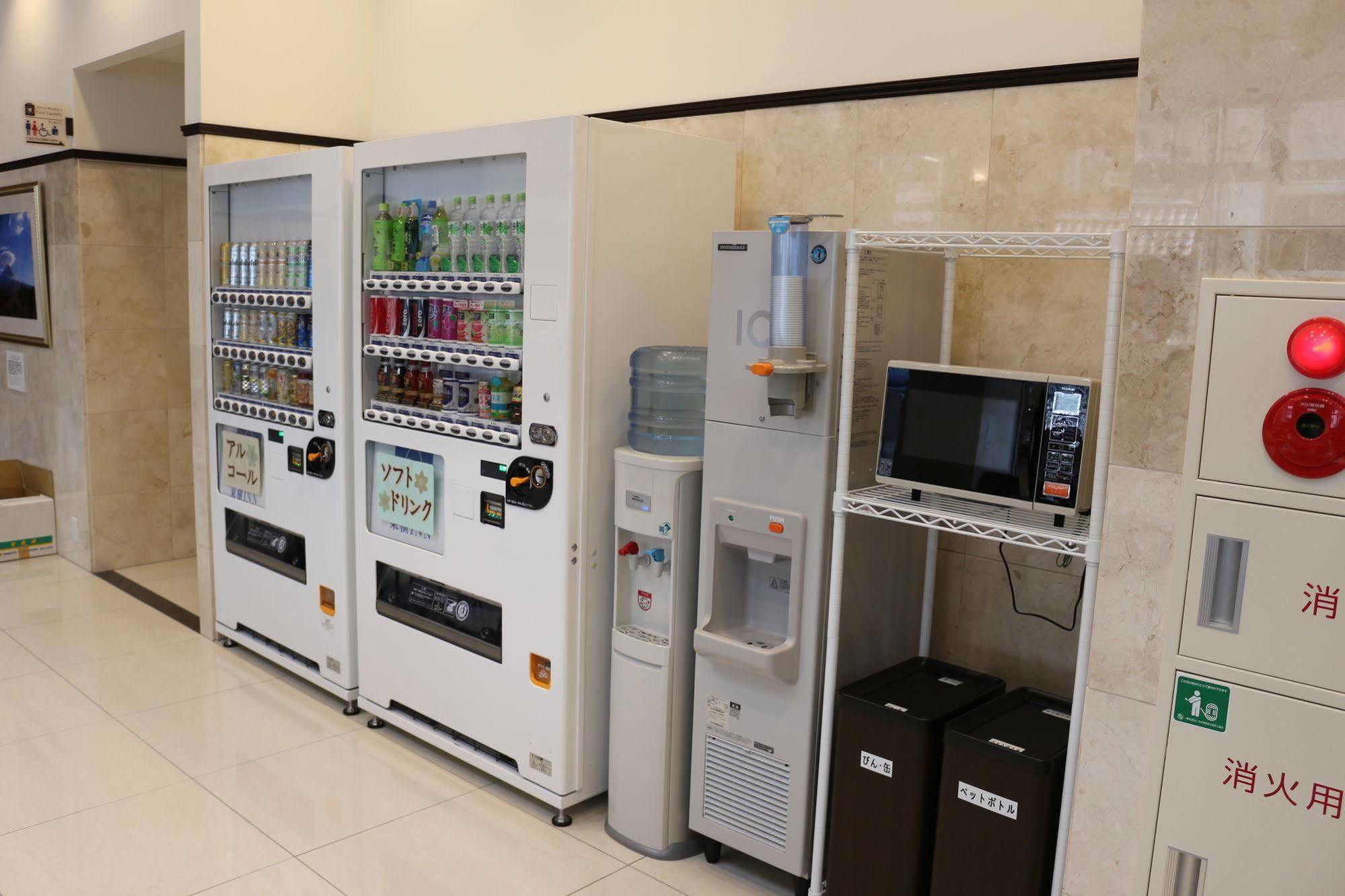 Toyoko Inn Hokkaido Sapporo-Eki Minami-Guchi מראה חיצוני תמונה